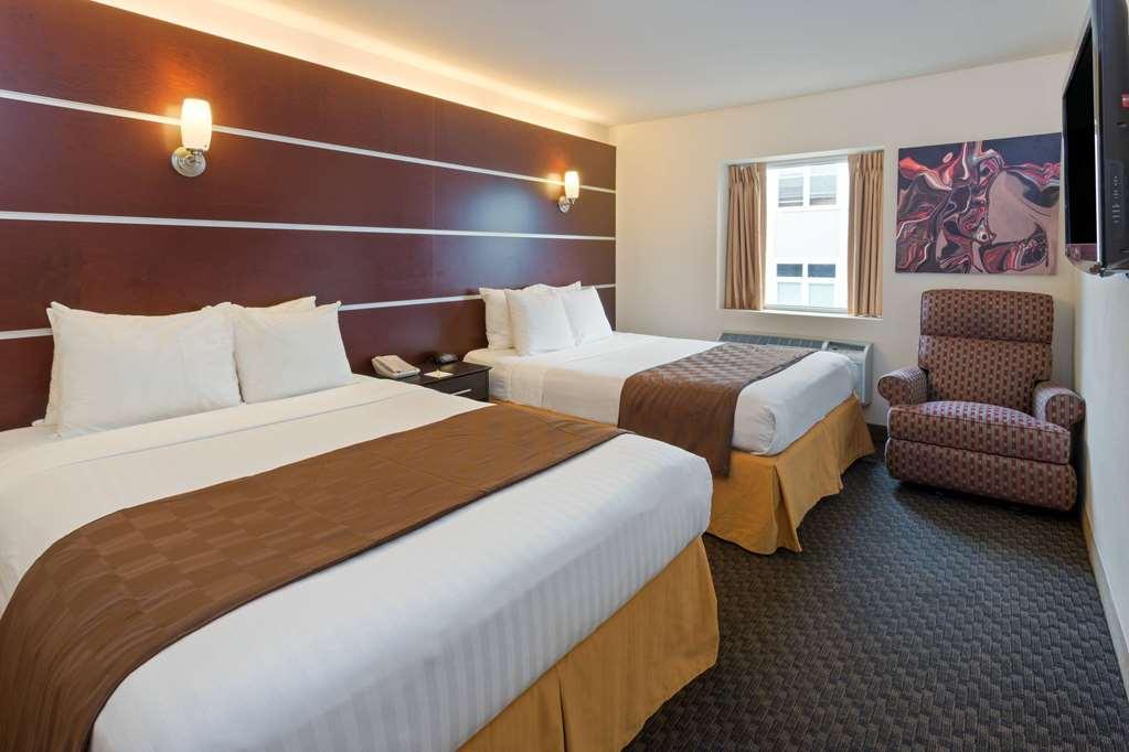 Days Inn & Suites By Wyndham Milwaukee Room photo